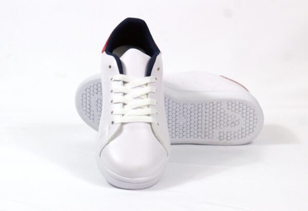 Tenis blanco con rojo